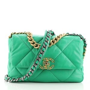 SOLD 🌺🌹Chanel 19 quilted lambskin medium bag. Excellent condition.